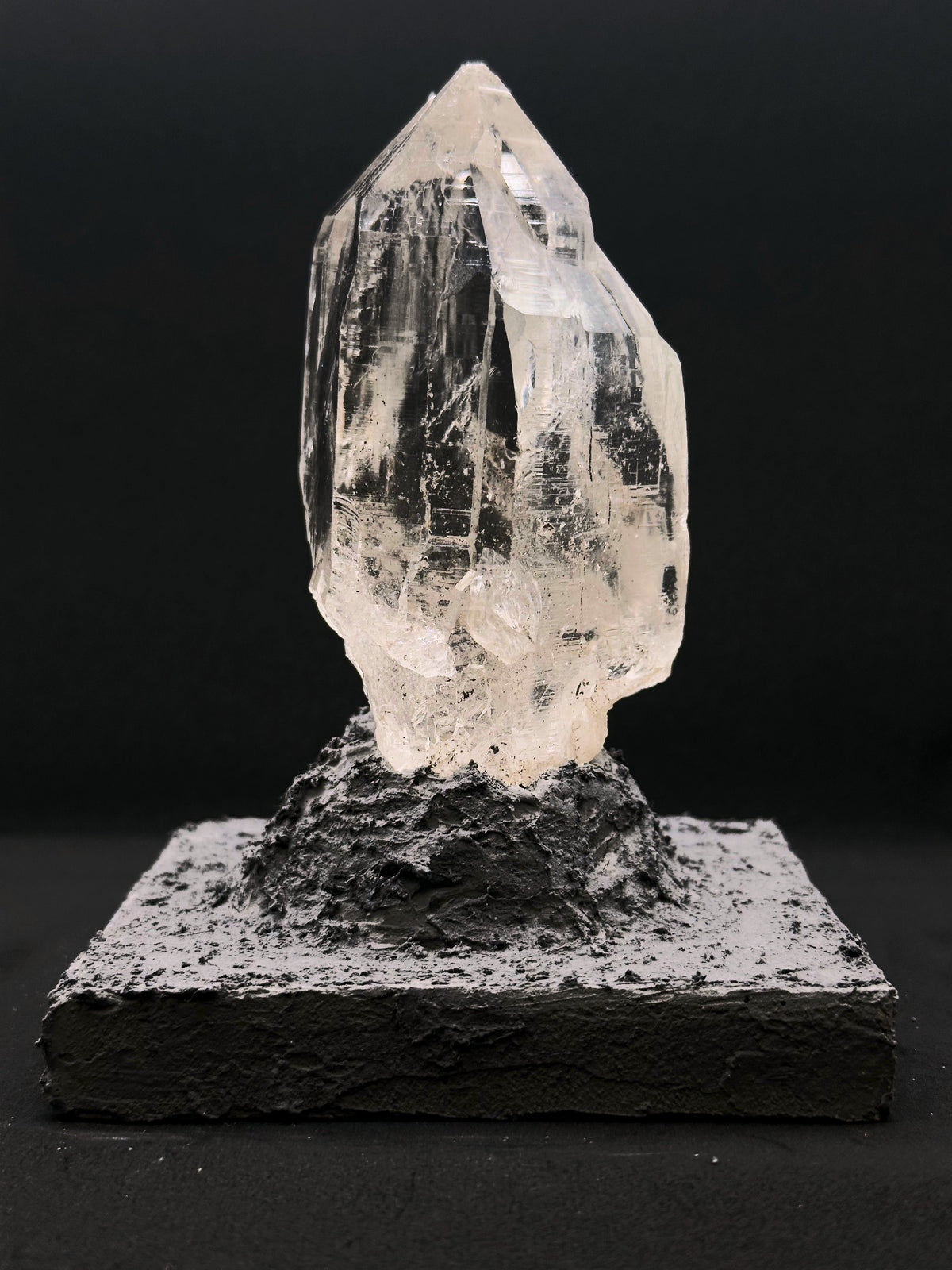 透峰|石英(水晶)與地塊組合,完整展示輪廓|M03-003