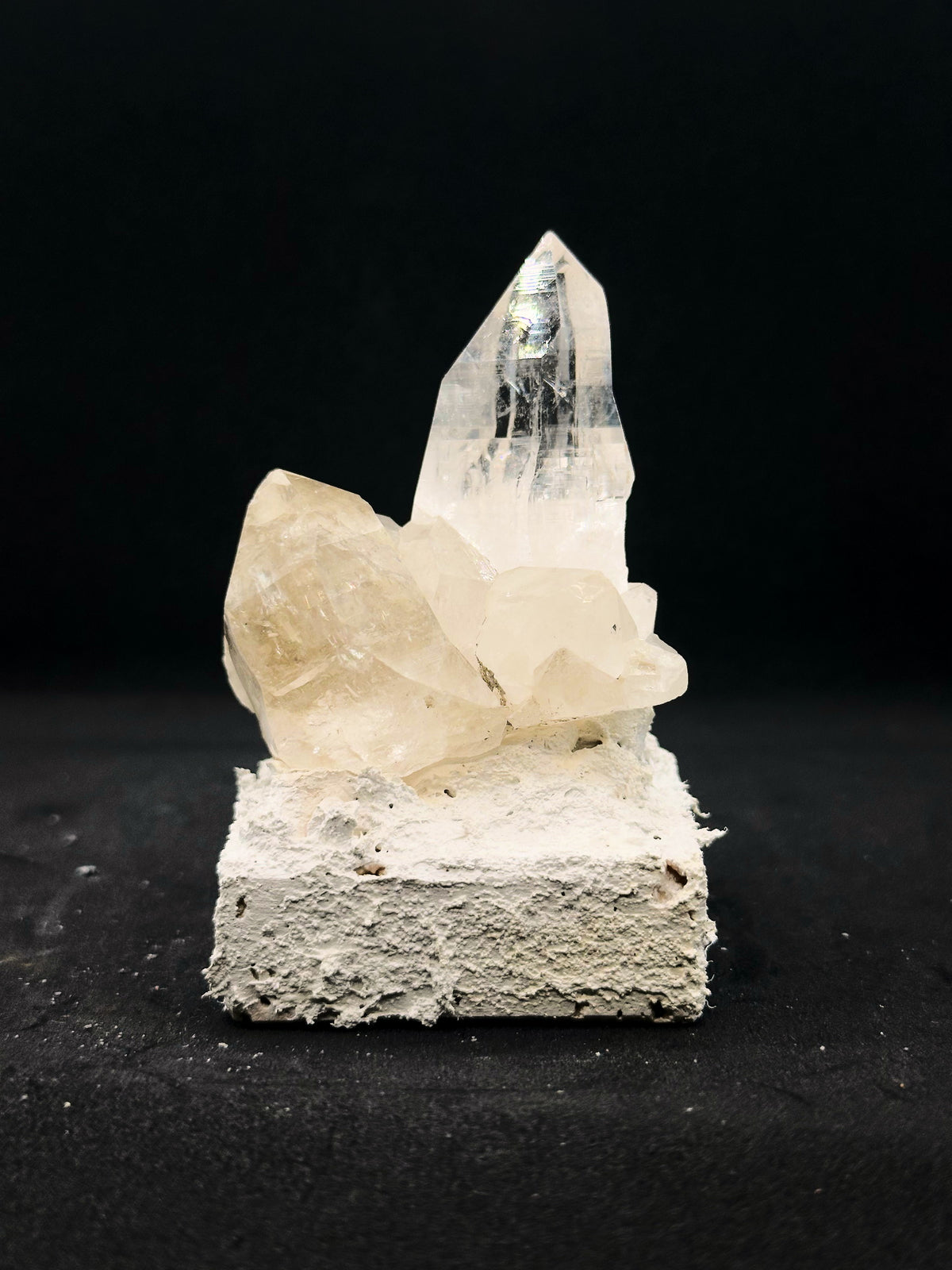 仰光|石英(水晶)與地塊組合,完整展示輪廓|M04-004