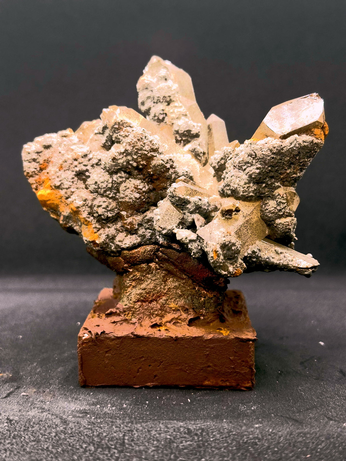 燼嶺｜石英（水晶）與地塊組合，完整展示輪廓｜M02-003