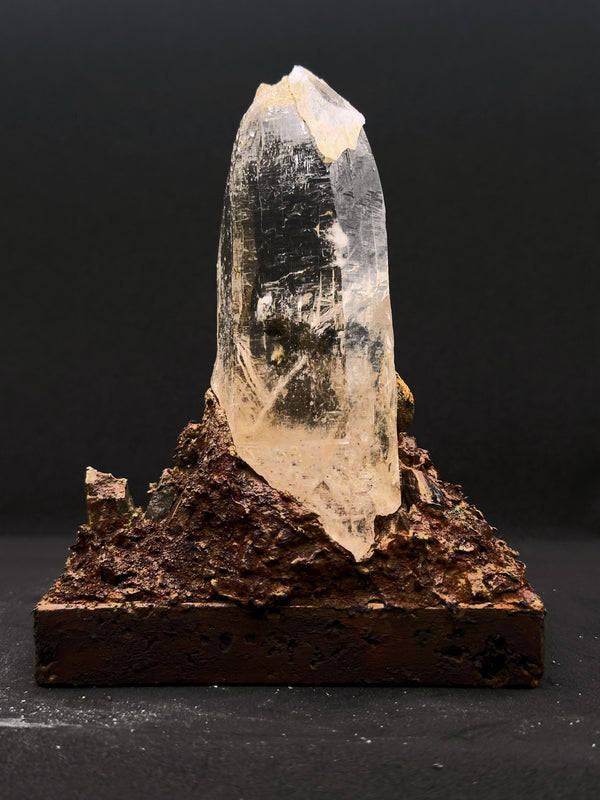 孤稜｜石英（水晶）與地塊組合，完整展示輪廓｜M02-004