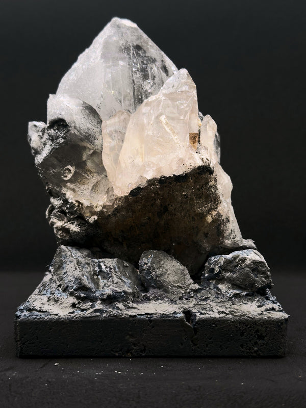 雙嶺｜石英（水晶）與地塊組合，完整展示輪廓｜M03-002