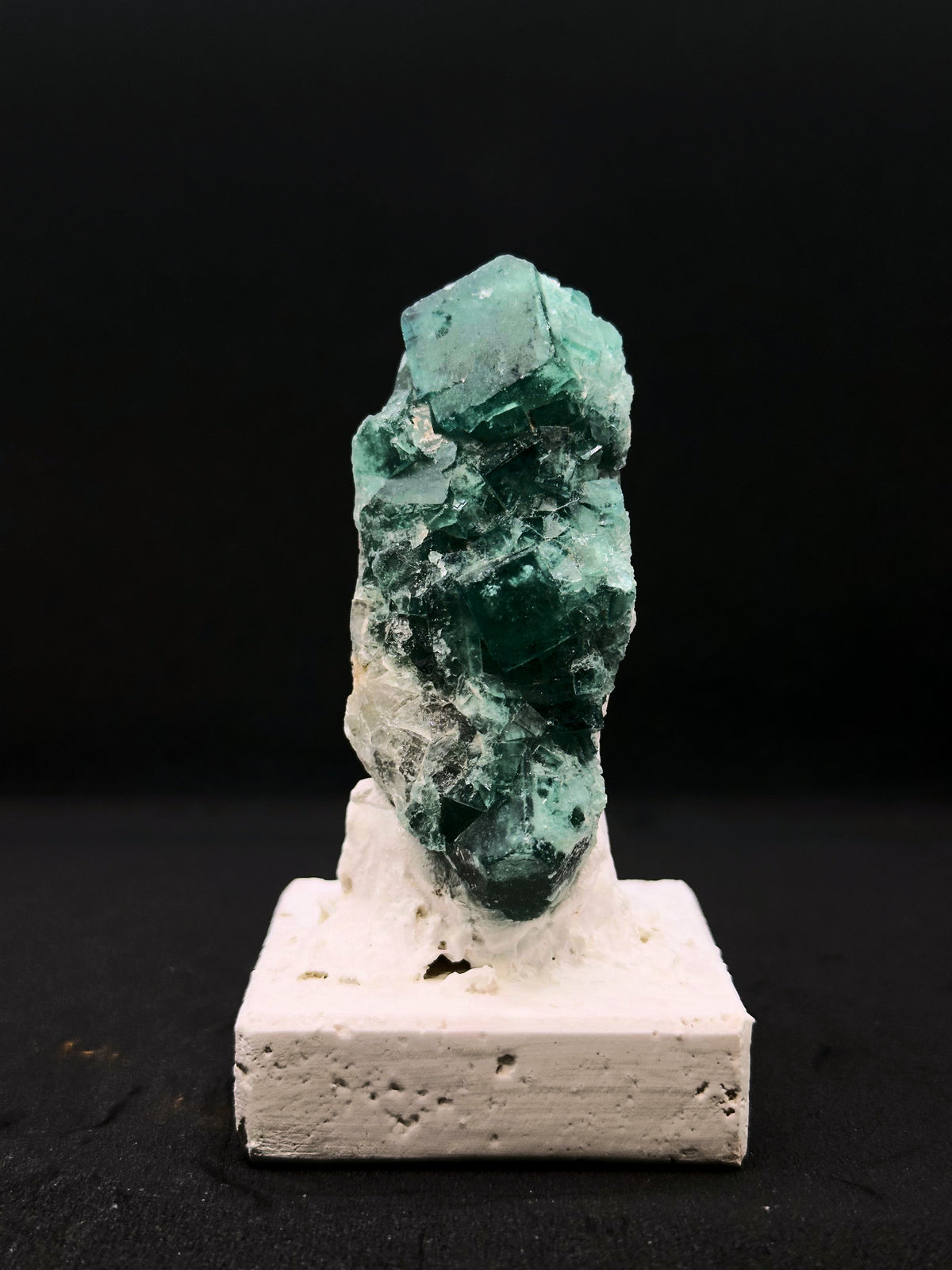 青炬｜螢石與地塊組合，完整展示輪廓｜M04-001