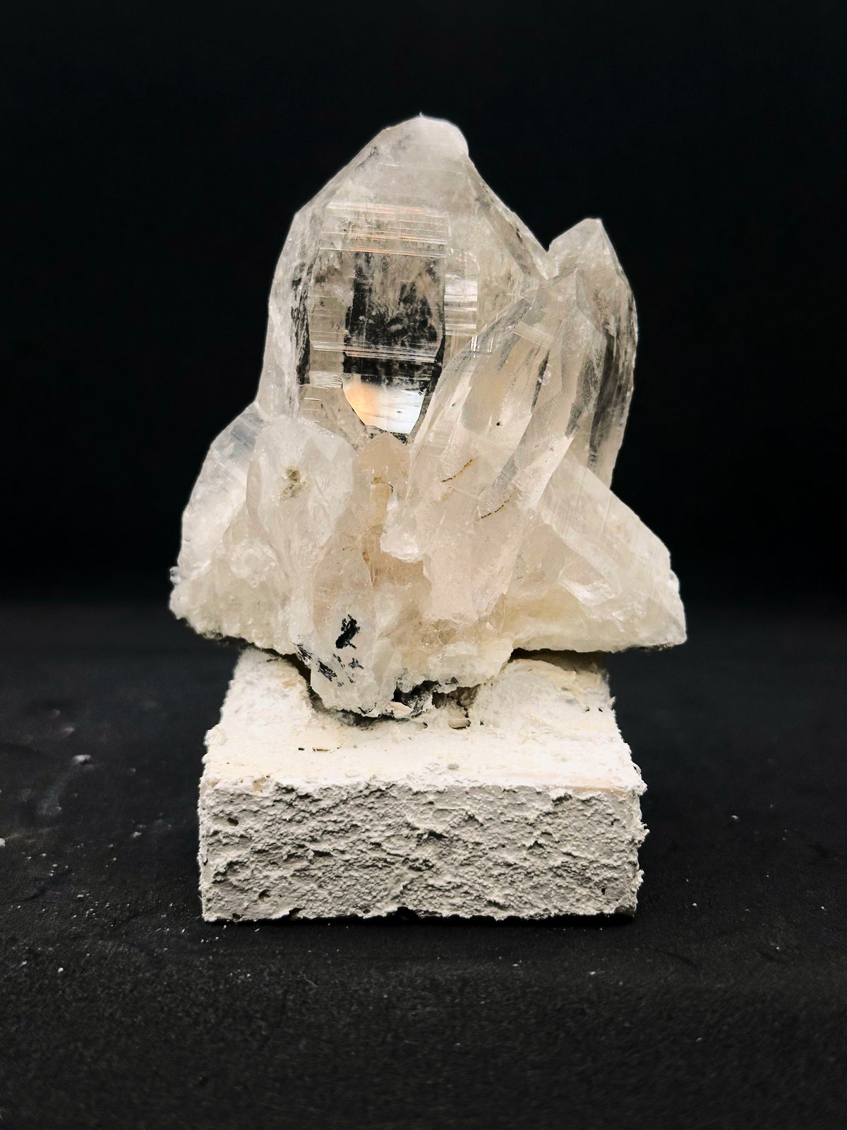 疊巒｜石英（水晶）與地塊組合，完整展示輪廓｜M04-003