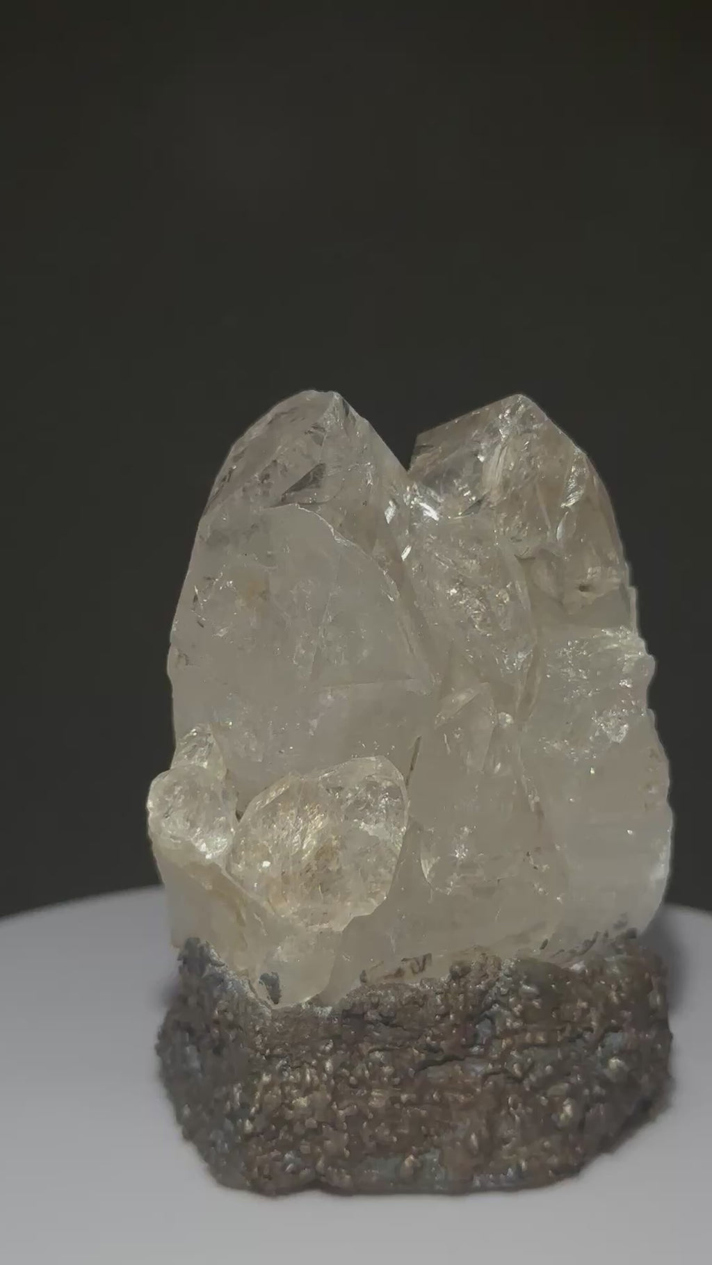 白泥骸骨水晶｜巴基斯坦｜灰岩｜底域 DIYU｜C01-035