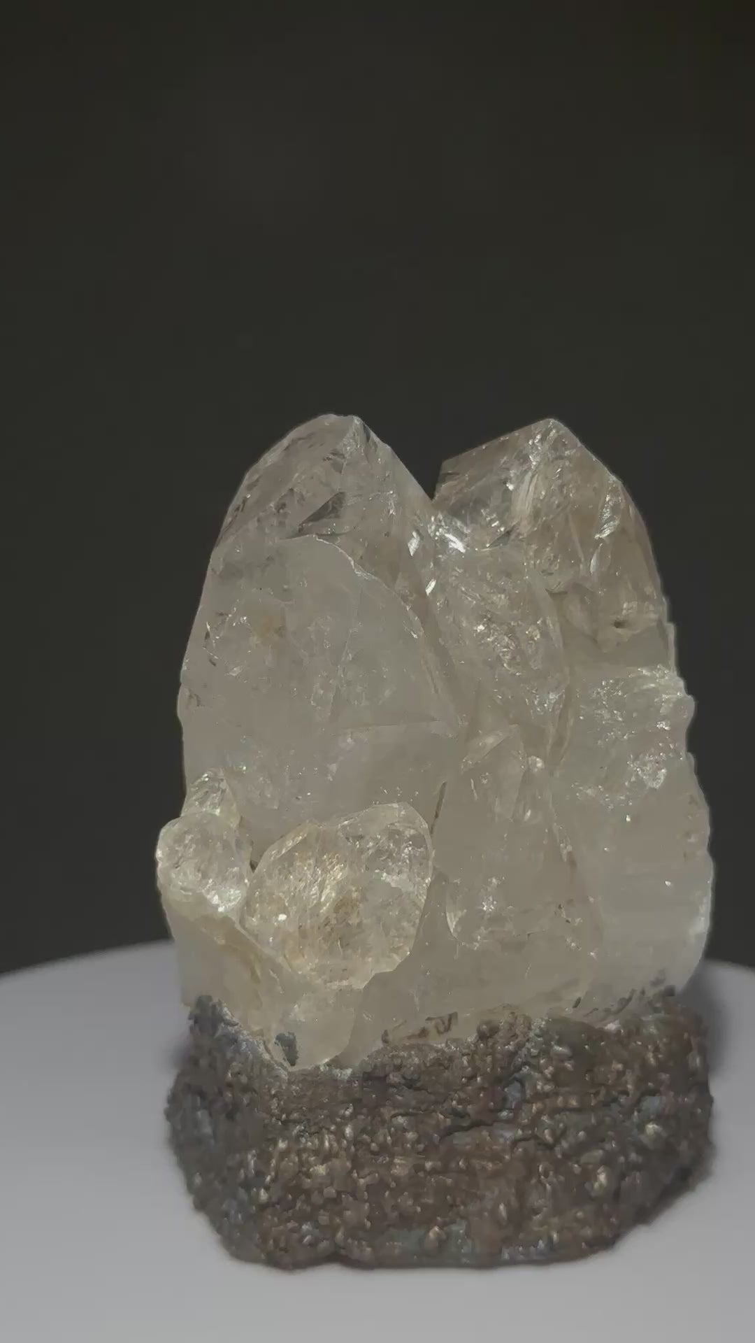白泥骸骨水晶｜巴基斯坦｜灰岩｜底域 DIYU｜C01-035